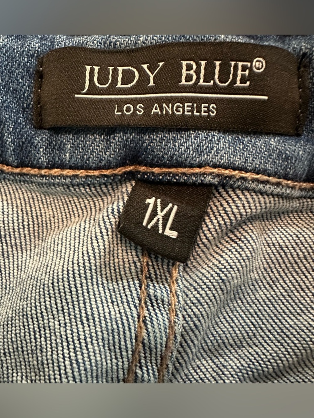 Judy Blue 1XL Distressed Denim Shorts Mid Wash Stretch Frayed Hem - Picture 3 of 9